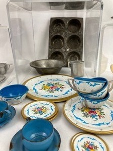 lot 136 image: Assorted Collection of Vintage Doll Dishes- Metal and Plastic Styles