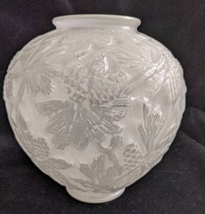 lot 37 image: 1930s Phoenix Reuben Line Frosted Pine Cone Art Glass Vase - Martele Mold