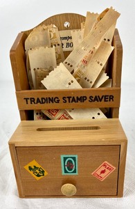 lot 216 image: Vintage Grocery Saver Stamp Books, King Korn, S.& H., Gold Bond, Applebaums Food Market, Gift House