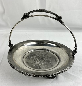 lot 221 image: Lot of Vintage Silver Quadruple Plated Serving Ware