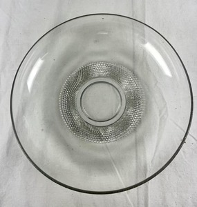 lot 219 image: Glass Serving Platters, Bowl, Cake Stand