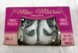 lot 171 image: Vintage Doll Accessories- Including Mae Marie