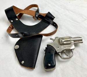 lot 218 image: Vintage John Craighead Western Holster Set- Boxed