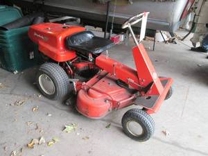 lot 7 image: Simplicity 606 rider lawn mower Sta...