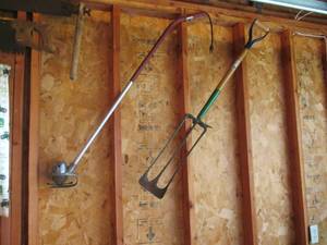 lot 17 image: electric Porter Cable edger and 30...