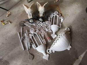 lot 18 image: Lot of yard decor wind chimes and m...