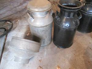 lot 20 image: 2 milk cans with Lids and a separat...