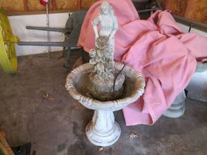 lot 23 image: Resin water fountain bird bath...