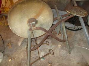 lot 29 image: Working foot pedal Sharpening stone...