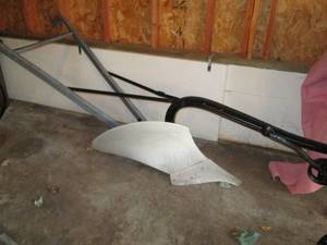 lot 30 image: Large Metal plow with hitch...nice ...
