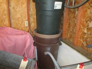 lot 32 image: Lot of plastic trash or storage bin...