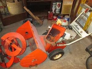 lot 40 image: Ariens Snowblower with blades remov...
