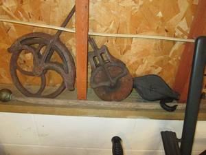 lot 42 image: Lot of Pulleys and vintage pole...