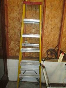 lot 46 image: Keller 6 foot ladder...