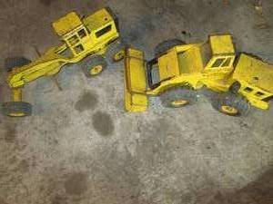 lot 59 image: Vintage toy tractors...