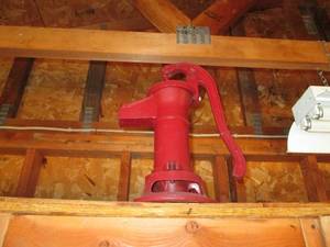 lot 67 image: Metal pump...