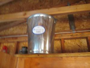 lot 68 image: Metal Behrens bucket...