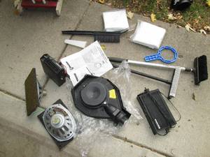 lot 75 image: Automotive accessories 8 track play...