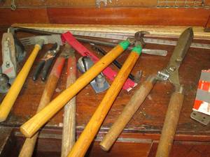 lot 138 image: Lot of Hand and garden tools...