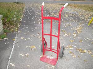 lot 175 image: Sturdy red 2 Wheelbarrow...