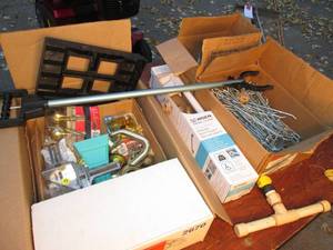 lot 0181 image: Lot of assorted hardware