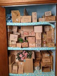 lot 245 image: 3 Shelves Full of Home Interiors De...
