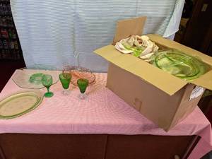 lot 265 image: Vintage Green and Pink Glassware, a...