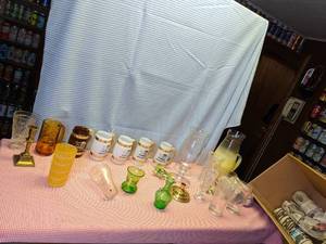 lot 301 image: Glassware (buffalo days mugs, cryst...