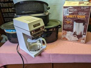 lot 346 image: West Bend Party perk coffee pot 12-...