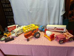 lot 361 image: Box of vintage toys (see photos )...