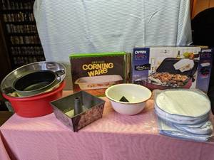 lot 367 image: Corningware open roaster, Pyrex por...