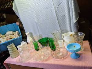 lot 286 image: Large Tote of Vintage Glassware (Fe...