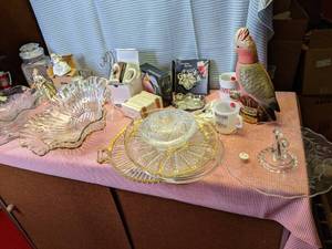 lot 287 image: Serving Dishware, Coffee Mugs, Russ...