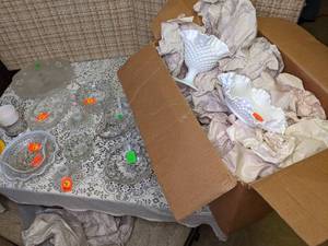lot 217 image: Box of Vintage Glass & Crystal Deco...