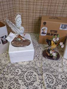 lot 225 image: (2) Porcelain Figurines Goldfinch...
