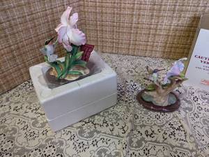 lot 226 image: (2) Porcelain Figurines Glory of N...
