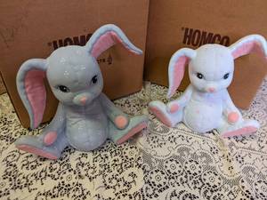 lot 229 image: White & Grey Porcelain Hug-ums Bun...