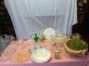 lot 297 image: Glassware (crystal, platters, servi...