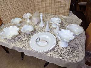 lot 236 image: Box of Vintage Fenton Milk Glass Pi...