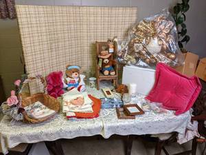lot 237 image: Misc. Decor, Vintage Stuffed Animal...