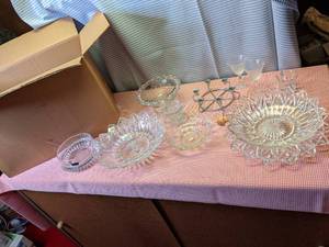 lot 269 image: Box of Crystal Serving Dishes & Mor...