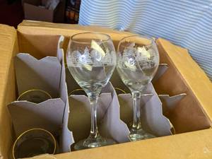 lot 273 image: (12) Gold Trim Winter Themed Wine G...