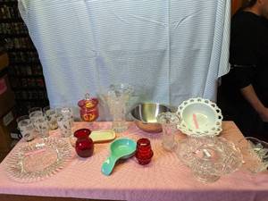 lot 299 image: Glassware (crystal platters and vas...