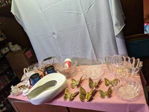 lot 329 image: Crystal dishes, vintage bedpan, met...