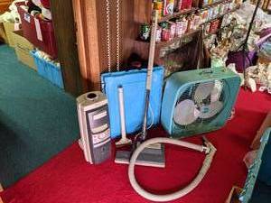 lot 338 image: Vintage Dominion box fan and Electr...