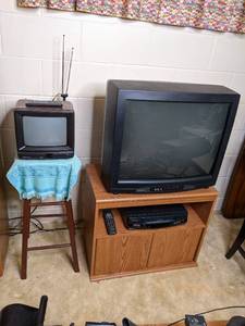 lot 187 image: Symphonic Television, Panasonic VHS...