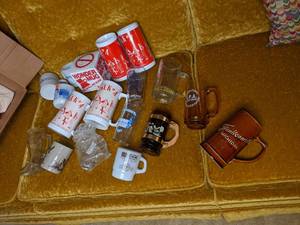lot 194 image: Vintage Mugs & Glasses Polka, New ...