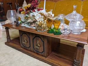 lot 197 image: Vintage Coffee Table (47.5 X 19.75...