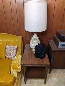 lot 199 image: Vintage End Table 17.5 X 26 X 21...