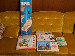 lot 203 image: Ideal Impact Game, & Vintage Tupper...